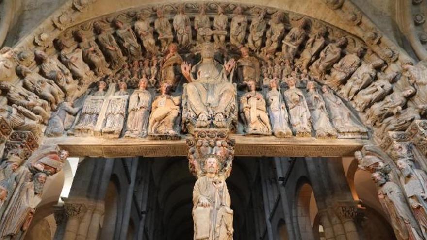 Arco central del Pórtico de la Gloria, tras su rehabilitación.