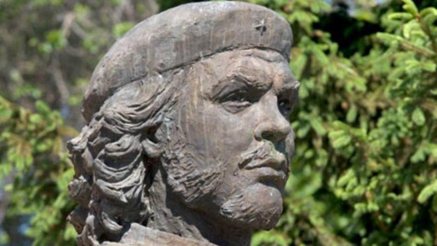 El alcalde de Leganés no retirará la estatua de Che Guevara como pide Vox