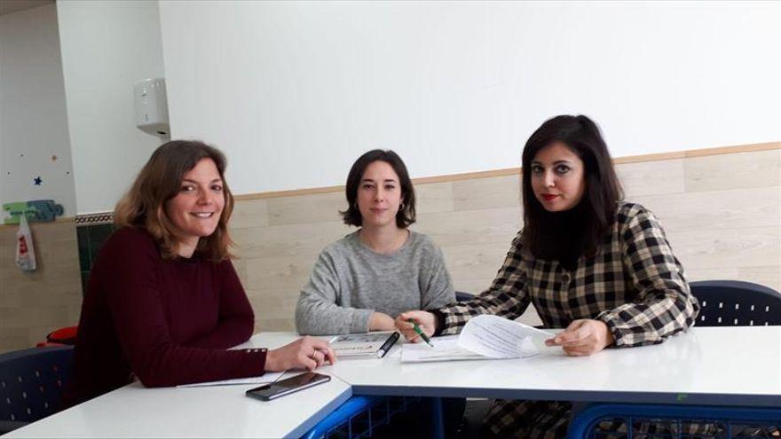 María Muñoz, directora técnica de Autismo Córdoba; Carmen Moscoso, técnica responsable del programa de Asperger, y Lola Ruiz, trabajadora social.