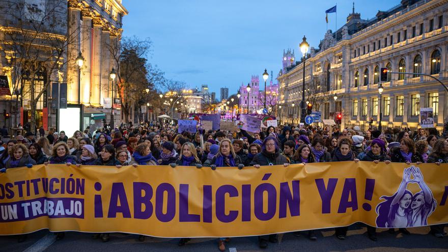 La manifestación del Movimiento Feminista de Madrid ataca la Ley Trans: &quot;El 8M no tiene pene&quot;