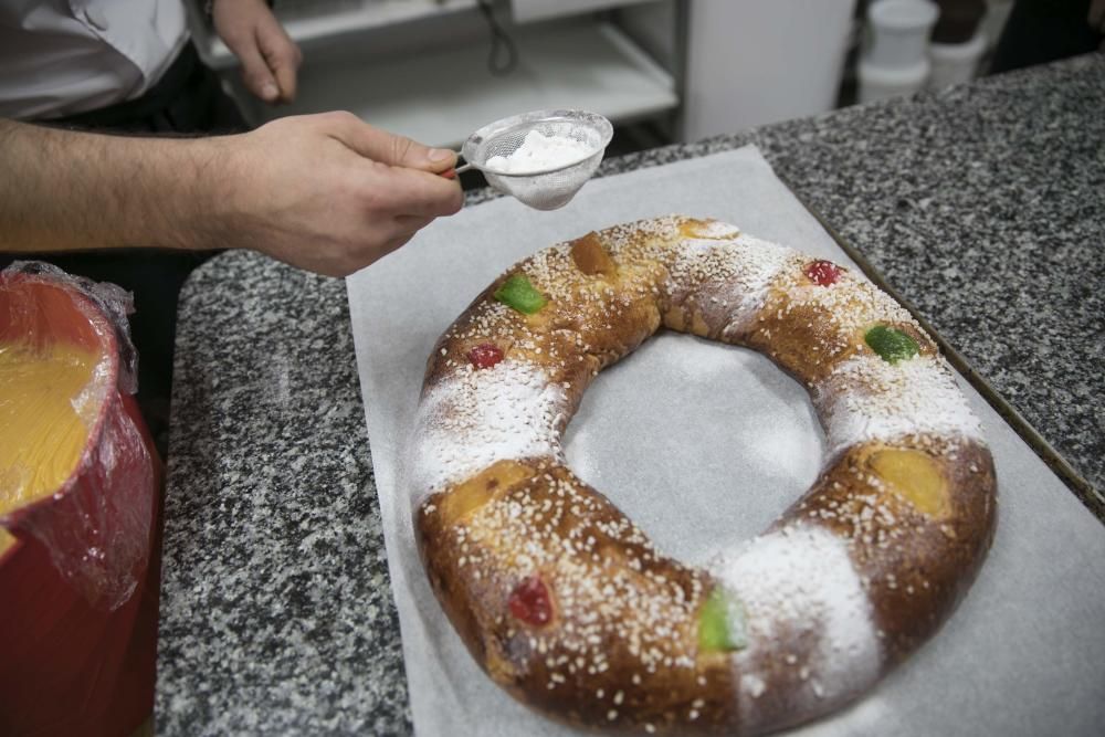 Así se elabora el roscón de Reyes en Busto