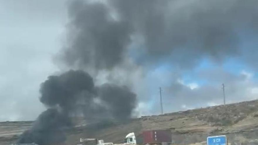 Car Fire on Tenerife’s TF-1 Motorway Highlights Summer Vehicle Safety Risks