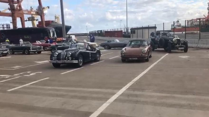 Coches de época desembarcan en el Puerto de Las Palmas