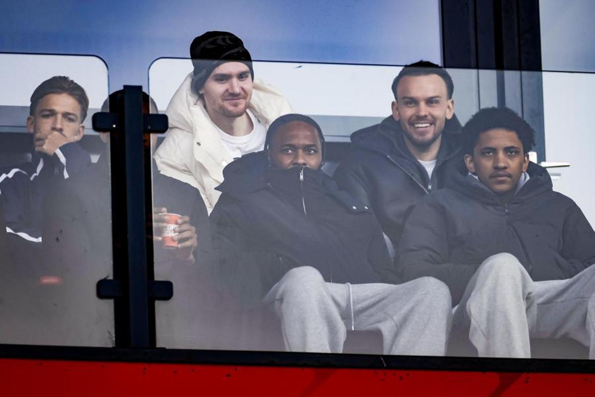 Raheem Sterling observa desde las gradas el partido del Feyenoord ante el Go Ahead Eagles