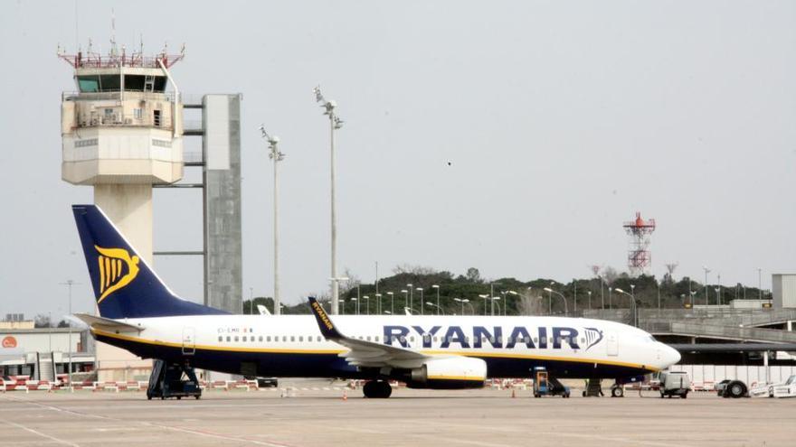 Un dels avions de &#039;Ryanair&#039; té a l&#039;aeroport de Girona.