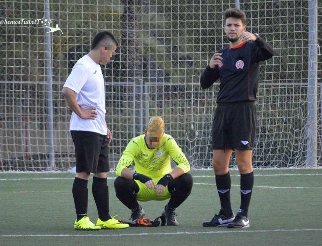 El jugador del Racing San Gabriel tuvo un encontronazo con un rival, que cayó encima de su cabeza