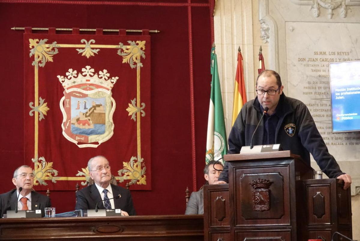 Entrega de las distinciones a los responsables del dispositivo de rescate de Julen.