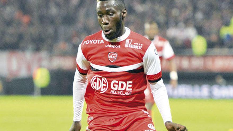 Masuaku, francés de origen congoleño, juega en el Valenciennes