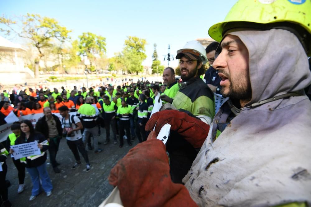 Prórroga de Ence | Los trabajadores de la pastera llevan sus protestas a la Diputación