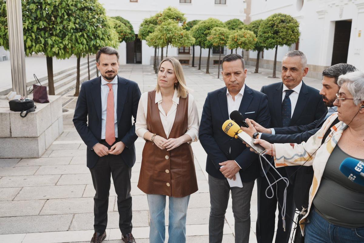 Fotogalería | Acuerdo PP-Vox para investir a María Guardiola presidenta de Extremadura Fotogalería | Acuerdo PP-Vox para investir a María Guardiola presidenta de Extremadura