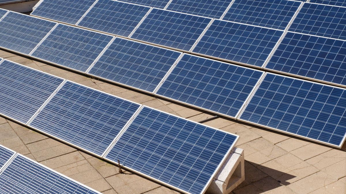 Imagen de archivo de varias placas solares en el Diario de Ibiza.