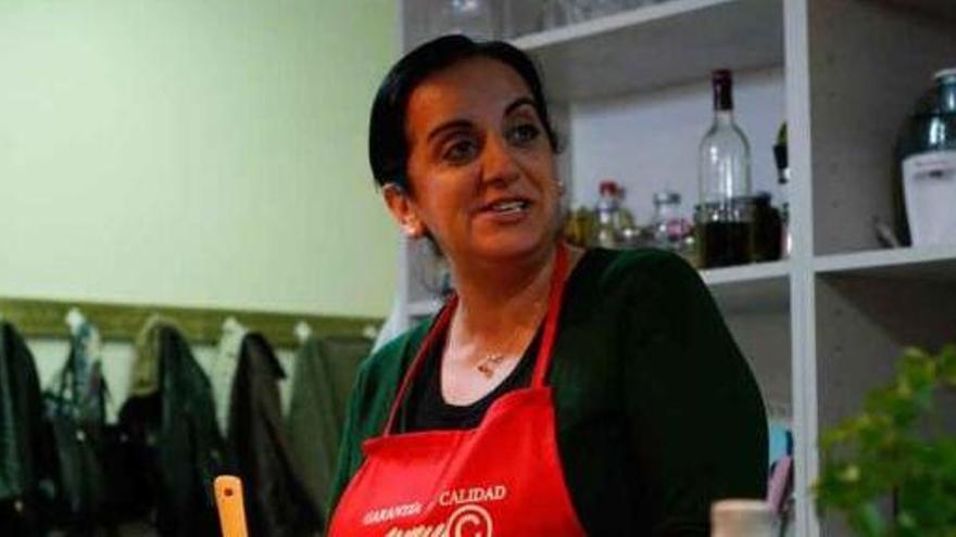 Violeta Martín Cabañas, durante una de sus clases de cocina en el aula.