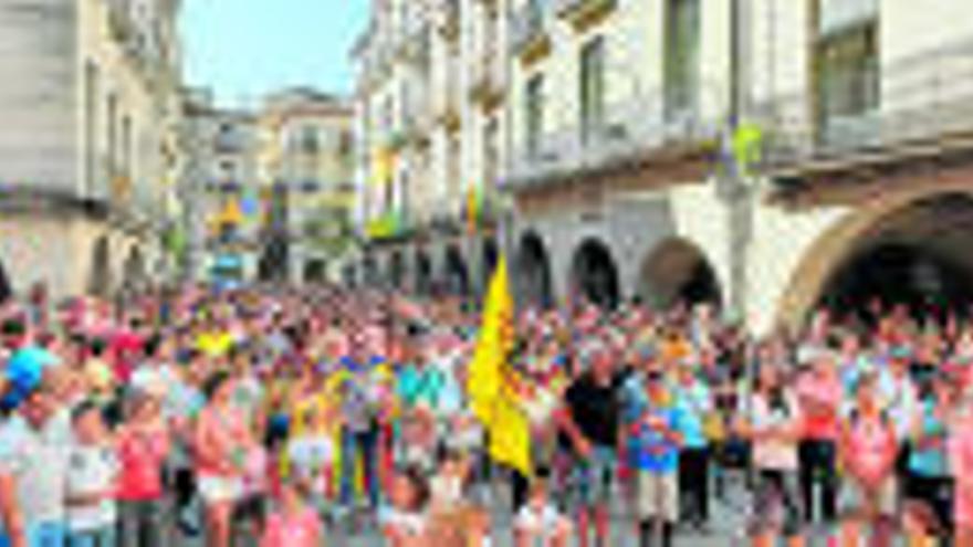 La plaça del Vi de Girona s&#039;omple           amb motiu de la Diada de Catalunya
