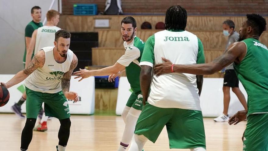 El Unicaja se entrenará hoy por última vez en Los Guindos antes de viajar a Valencia en vuelo chárter.