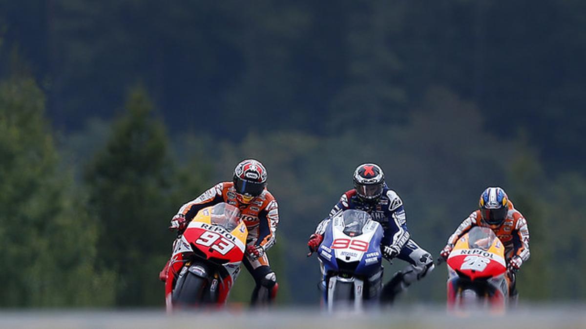 De izquierda a derecha, Marc Márquez, Jorge Lorenzo y Dani Pedrosa, en el circuito de Brno en el 2013