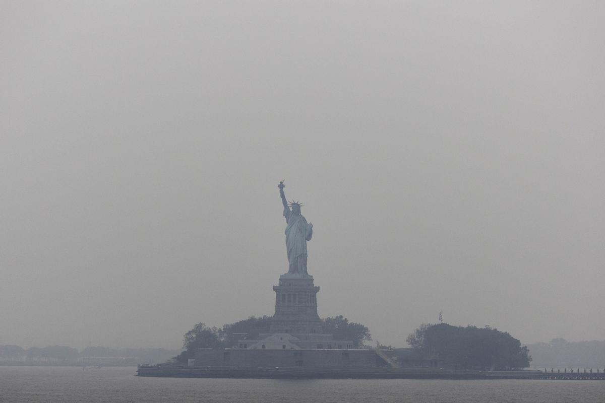 Nueva York cubierta por el humo