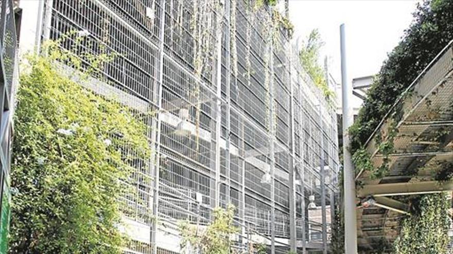 Los vecinos piden una reforma integral del Jardín Vertical