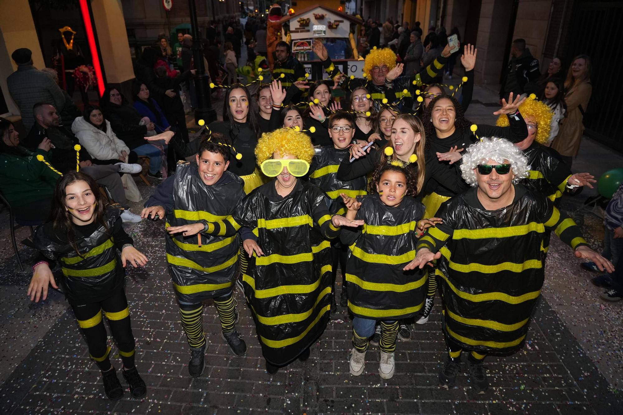 Desfile de animación de collas y carros engalanados