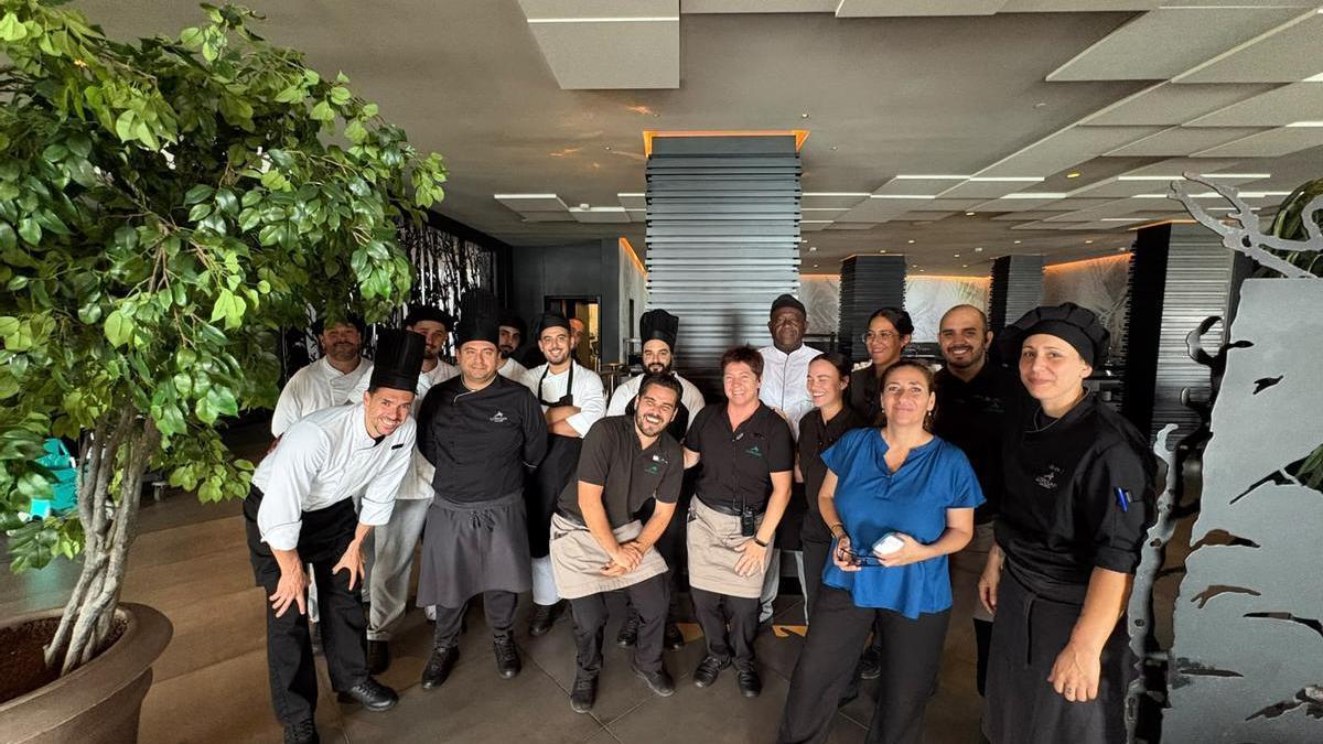 Equipo de cocina del Hotel Faro, a Lopesan Collection Hotel.