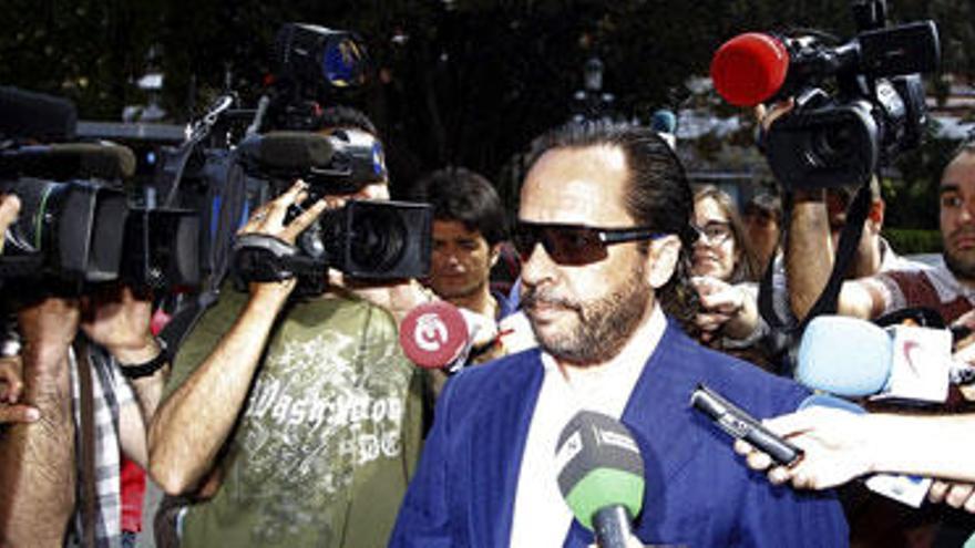 Un testigo dice que El Bigotes se le presentó como encargado «institucional» de eventos