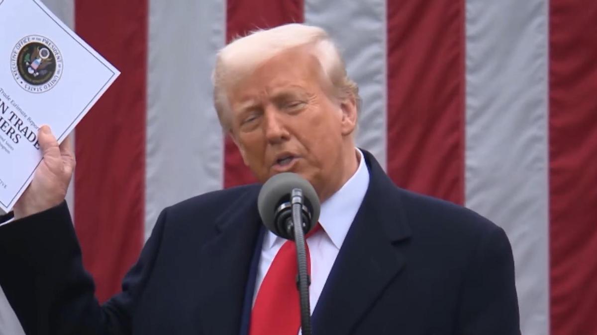 Trump defiende los aranceles como solución a los grandes déficits económicos