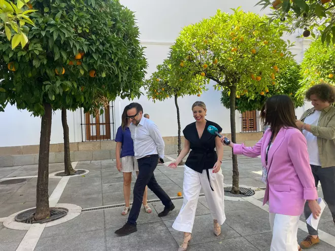 Fotogalería | Así ha sido la llegada de los políticos extremeños a la Asamblea