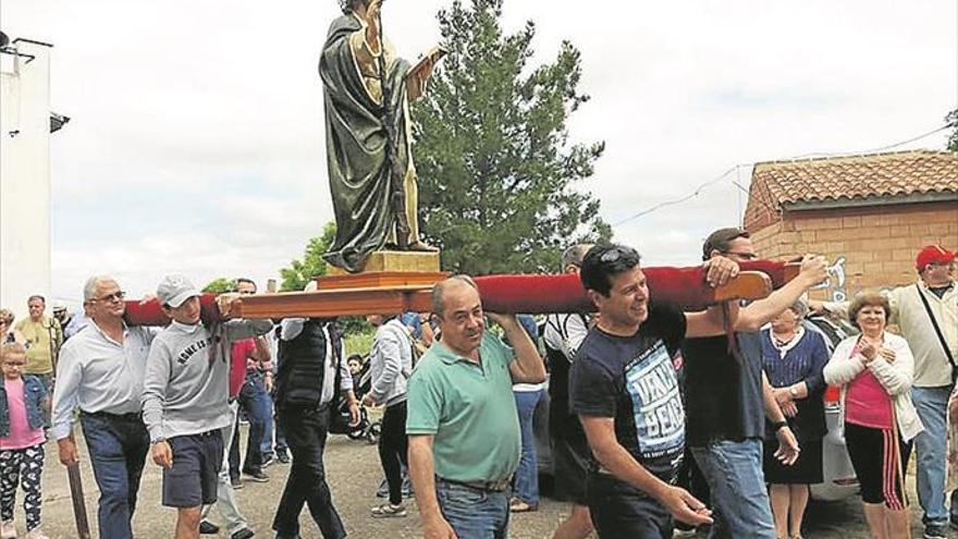 El patrón de pedro abad, santiago el menor, vuelve a la parroquia de la localidad