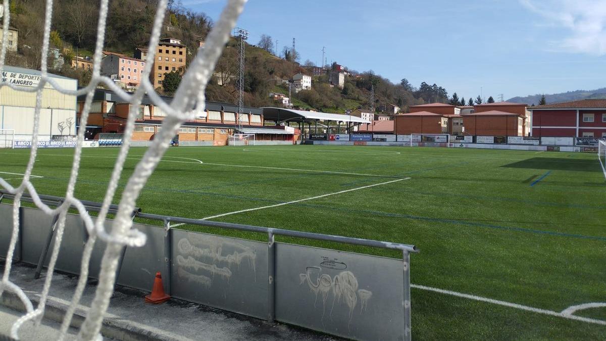 El campo del Alcázar, con el polideportivo y el centro de alto rendimiento, en la zona de Los Llerones de Sama.