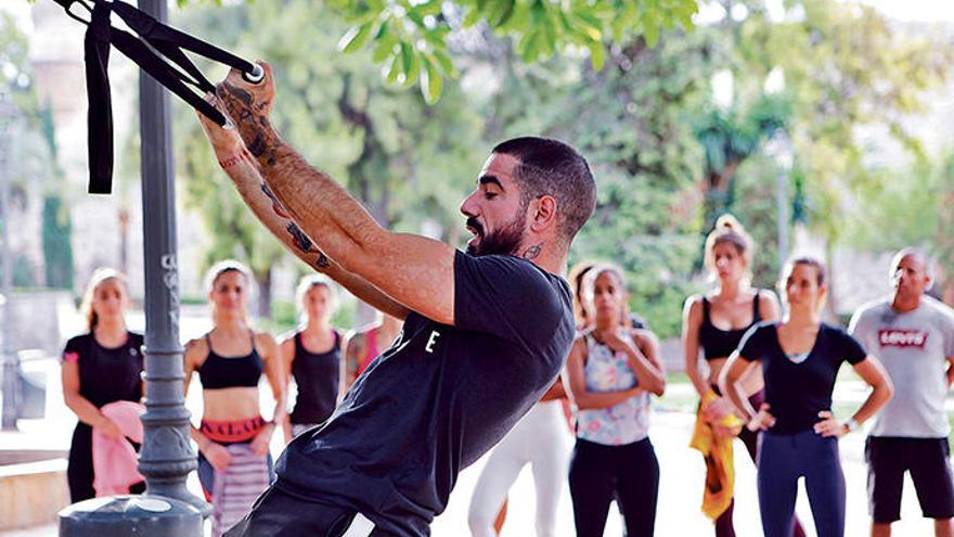 „No pain, no gain&quot; (Ohne Fleiß, kein Preis) hat sich Trainer Marc Llompart auf die Brust tätowieren lassen.