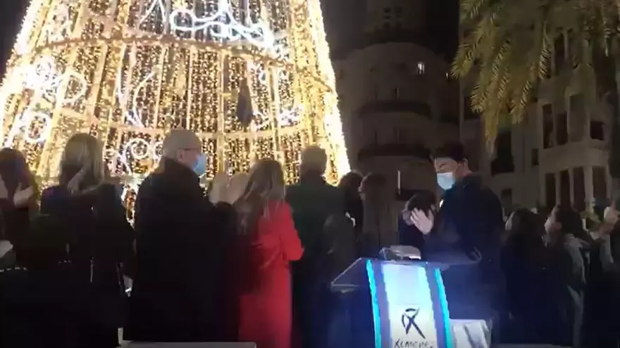 El ahorro en un 20% del gasto en luces navideñas divide a los principales municipios