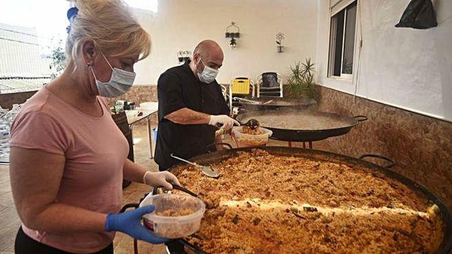 &quot;Empecé regalando pollos a los más necesitados desde mi coche&quot;