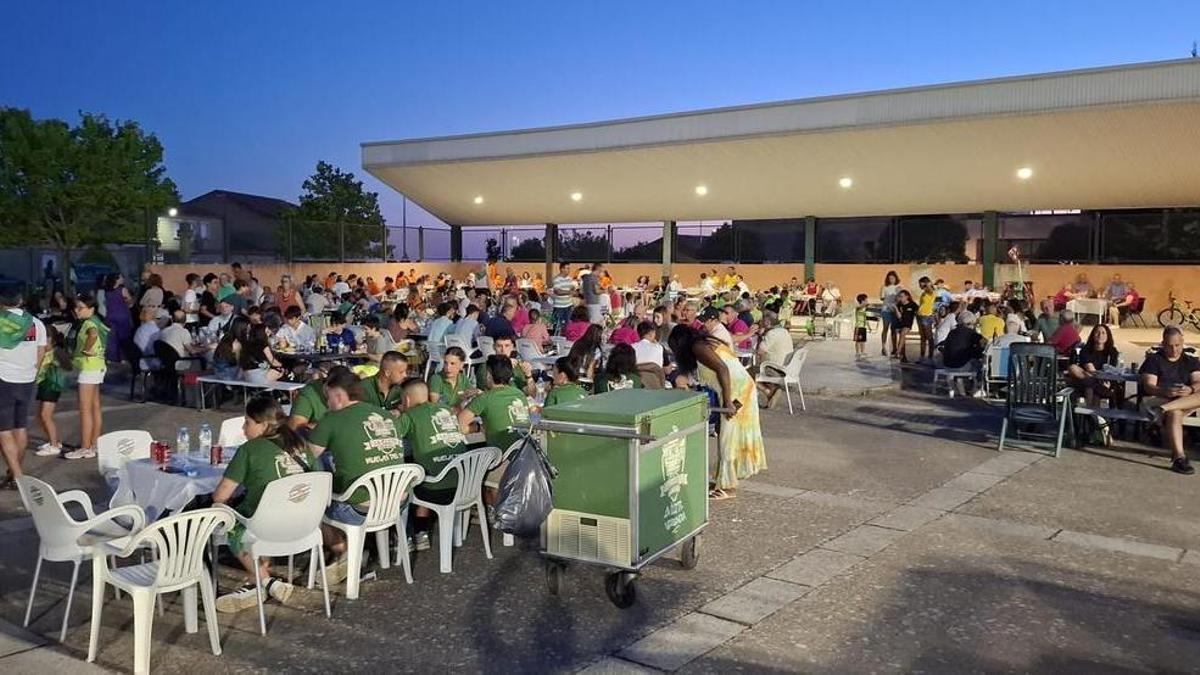 Muelas del Pan homenajea a su enfermera tras 35 años al servicio del pueblo