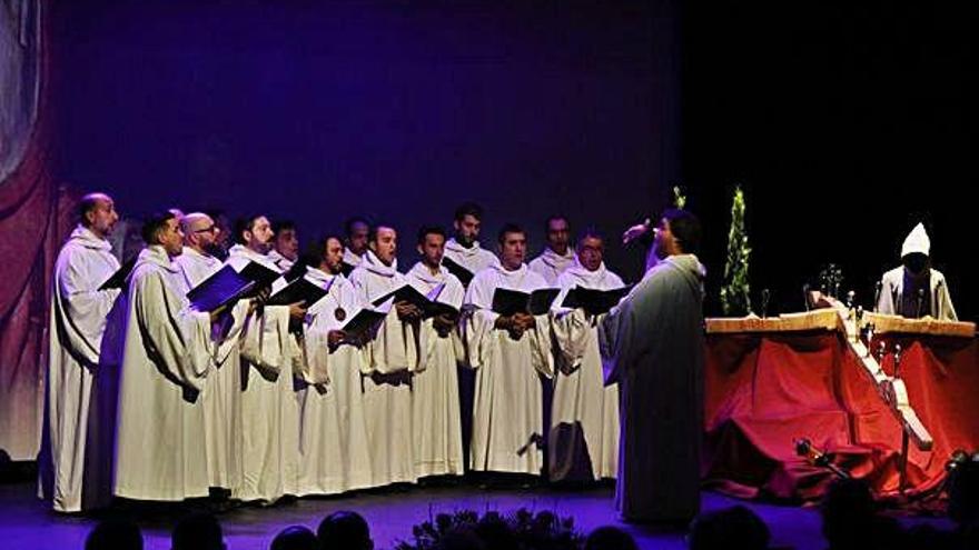 Actuación del coro de la Hermandad de Nuestro Señor Jesús, Luz y Vida.