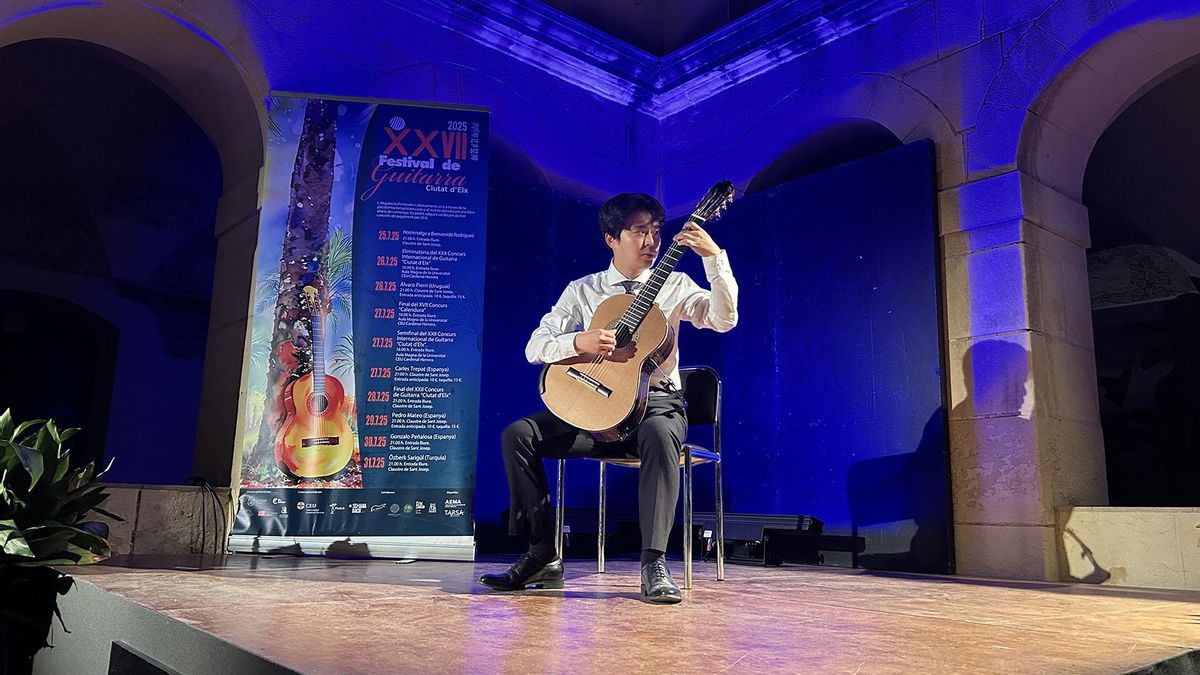 YoungtaekJo durante el concurso del Festival de Guitarra 'Ciutat d'Elx'