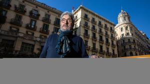 Carles Vallejo, delante de la comisaría de la Via Laietana, donde fue torturado durante 20 días