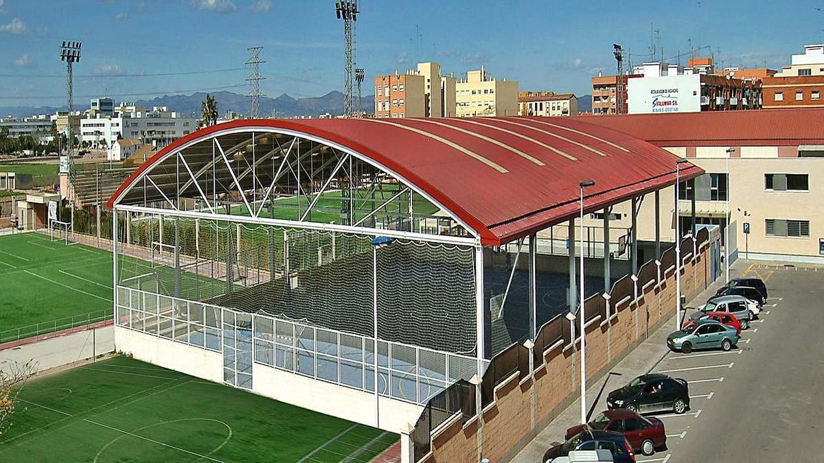 El polideportivo de Alboraia se encuentra en una parcela del término de València. | A.A.