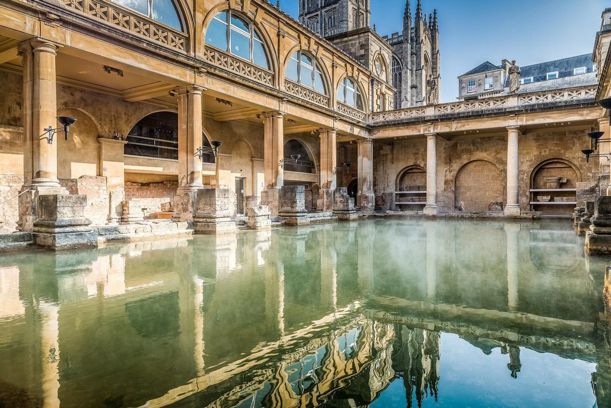 La huella romana de Bath sigue vigente en sus baños termales.