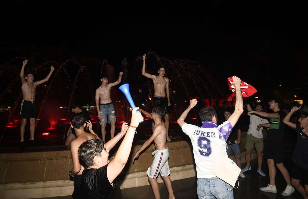 Así celebraron los madridistas la decimocuarta en la Plaza Circular de Murcia