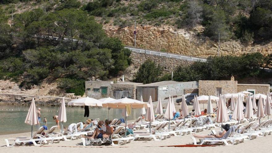 700 sombrillas se quedaron sin llegar este verano a las playas de Ibiza