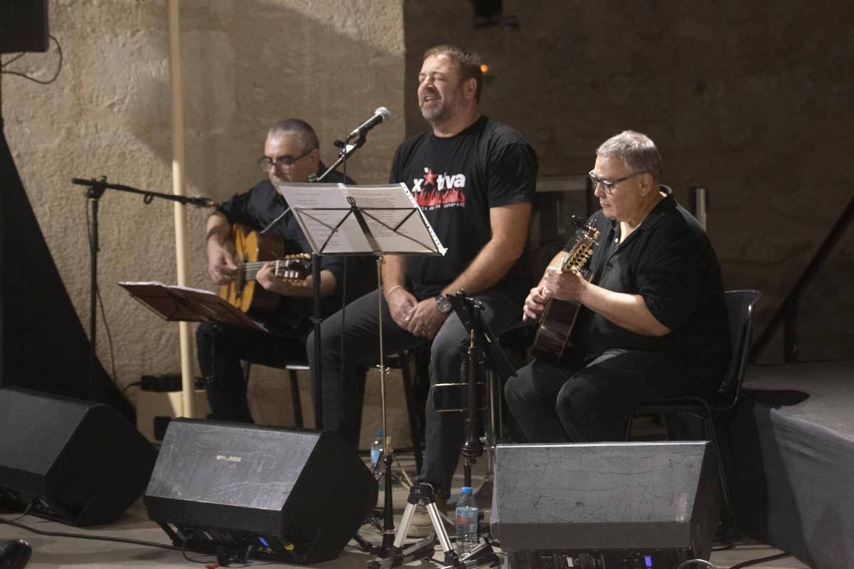 Actuación musical durante el acto institucional del 9 d'Octubre en Xàtiva.