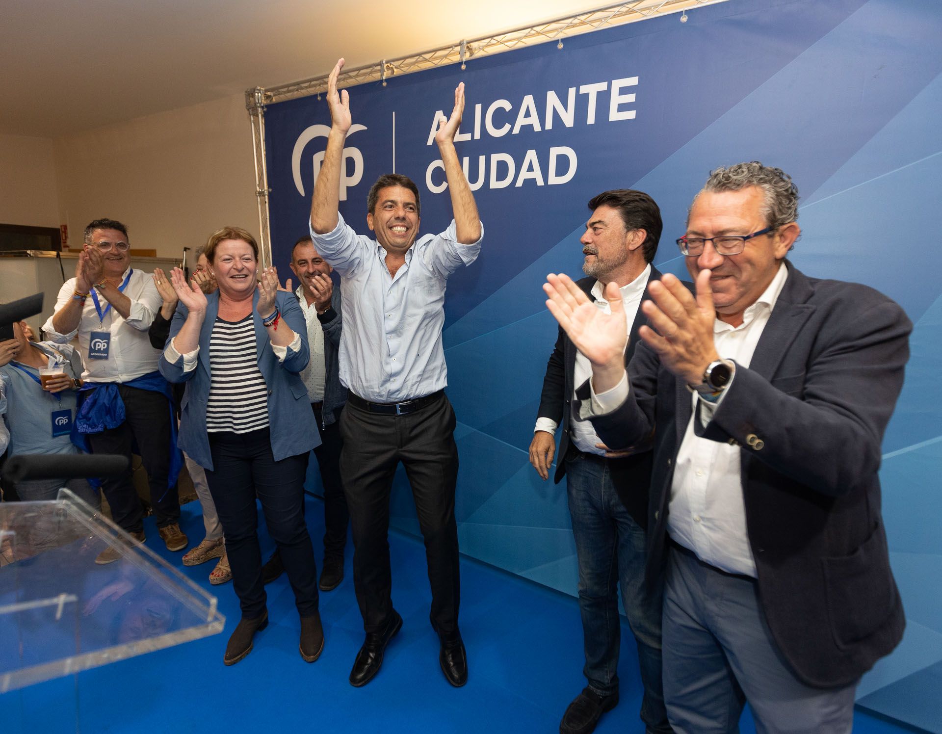 Carlos Mazón celebra su victoria en Alicante