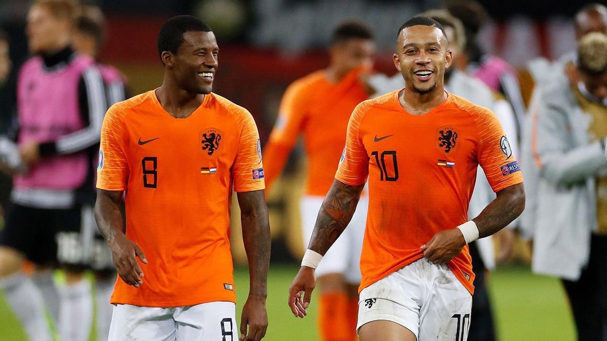 Wijnaldum y Depay, con la selección holandesa