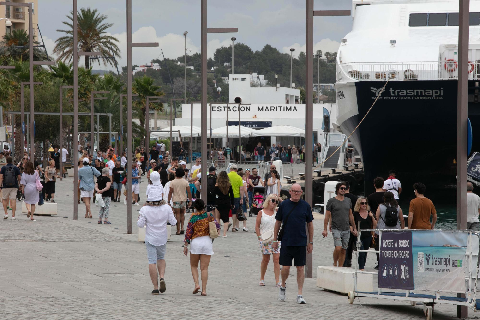 Galería de imágenes de la masificación de turistas en la ciudad de Ibiza a principios de junio