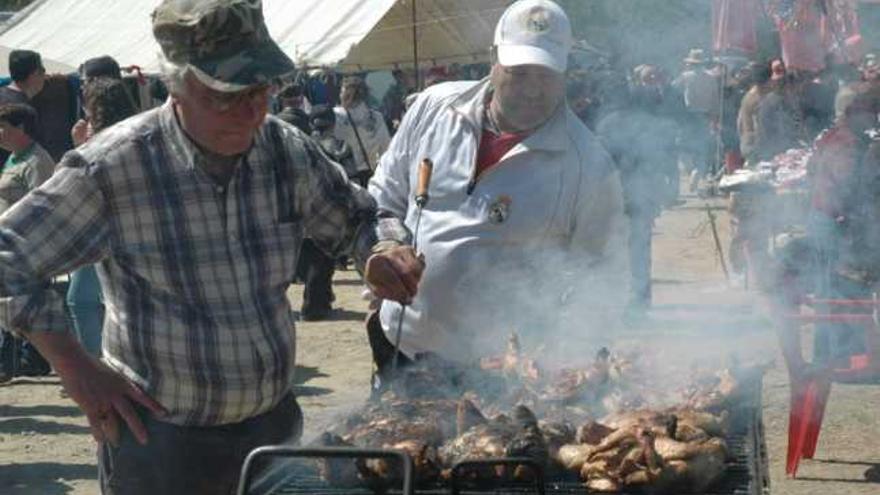 Fogata encendida el año pasado en la parte portuguesa durante la romería de la Virgen de Fátima.