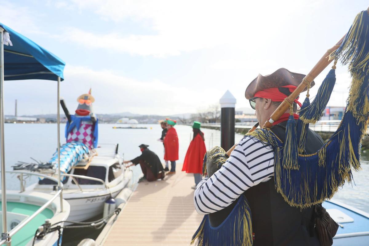 En imágenes: El desembarco de la Sardina abre el Antroxu de Avilés