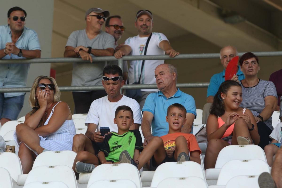 Los aficionados del Córdoba CF en el Arcángel