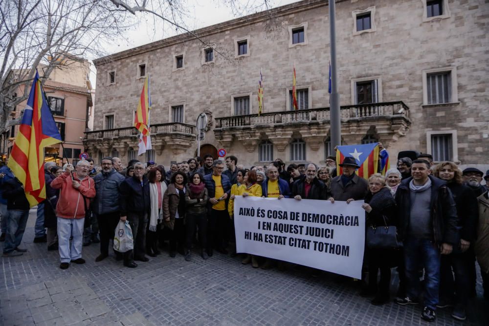 Manifestación independentista frente al TSJB