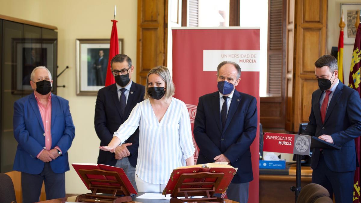 María Eugenia Pérez toma posesión como vocal del Consejo Social de la UMU