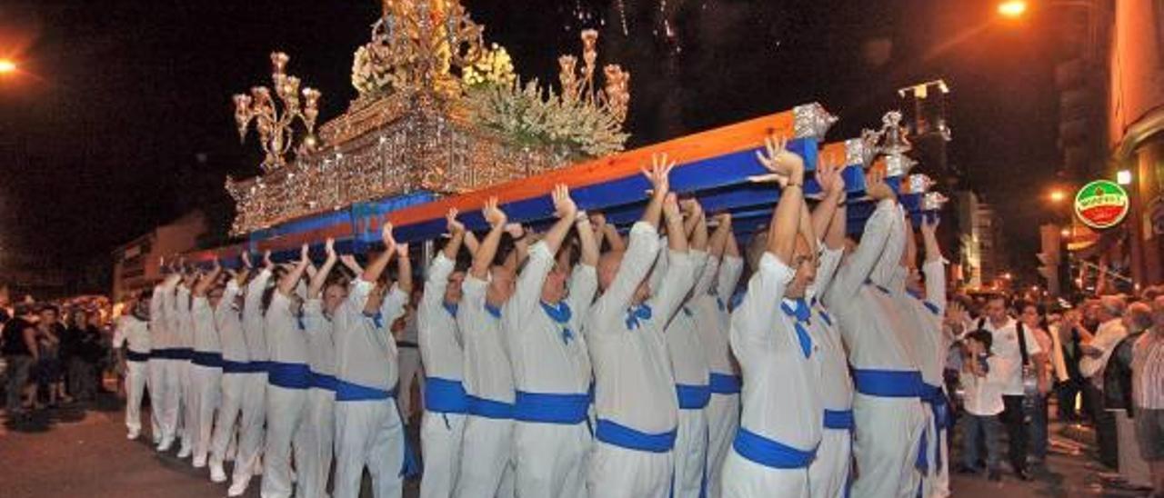 El castillo del día de la patrona se aleja de la Muntanyeta para evitar el fuego