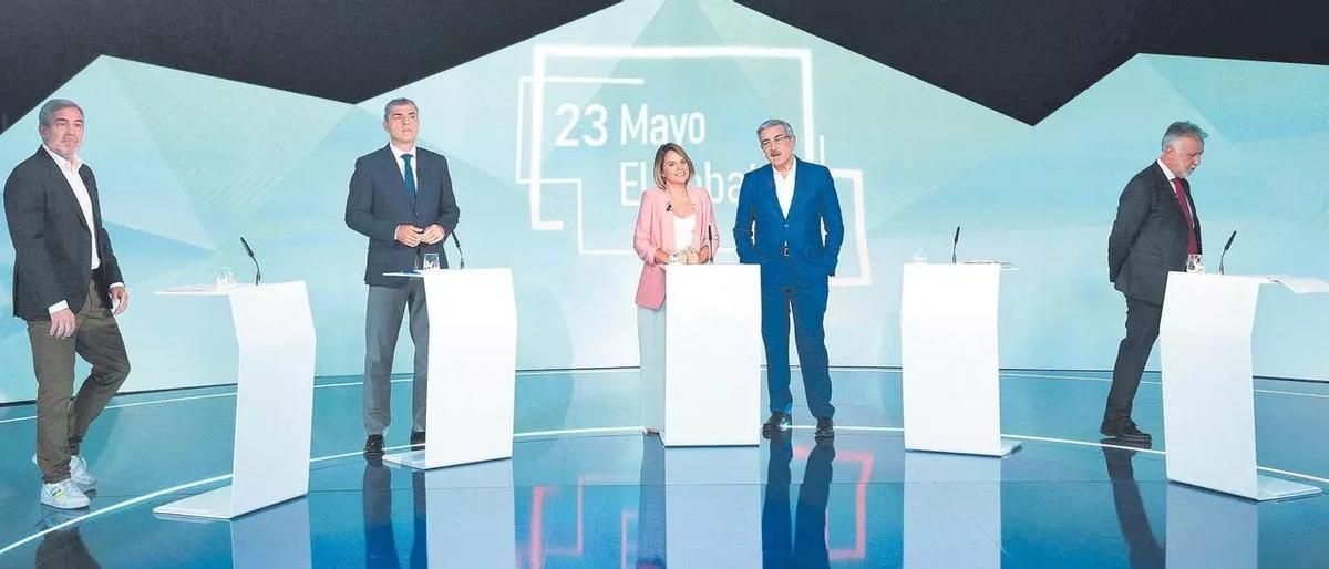 Por la izquierda,  Fernando Clavijo, Manuel Domínguez, Noemí Santana, Román Rodríguez,  y Ángel Víctor Torres,  en un debate en 2023.